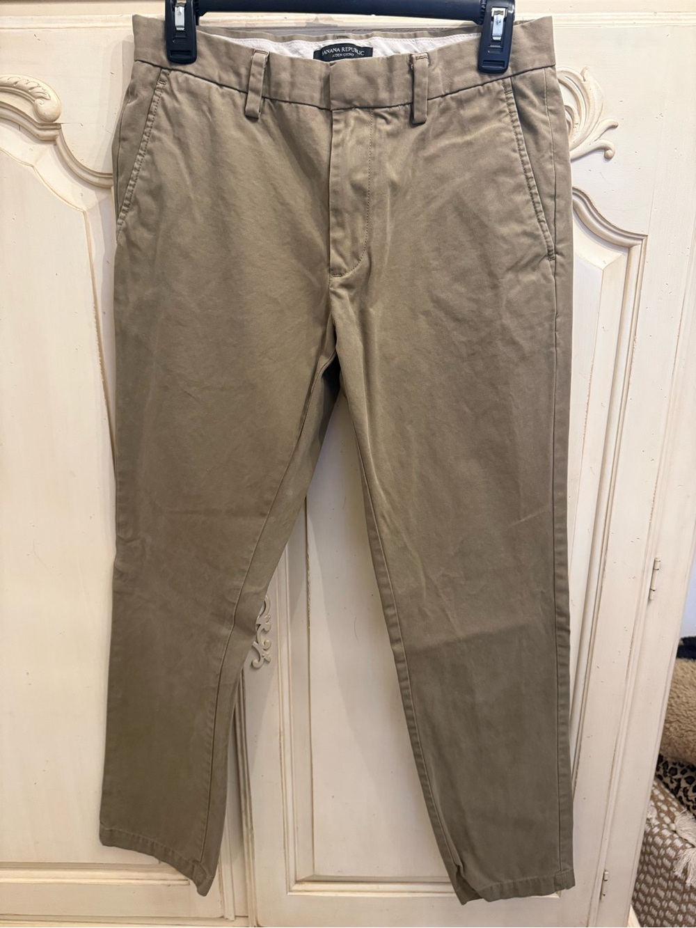 Banana Republic Men's Chinos in Khaki Green